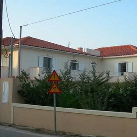 Апартаменты Theasis House Хелмата Экстерьер фото